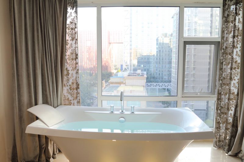 Elegant Modern Bathtub